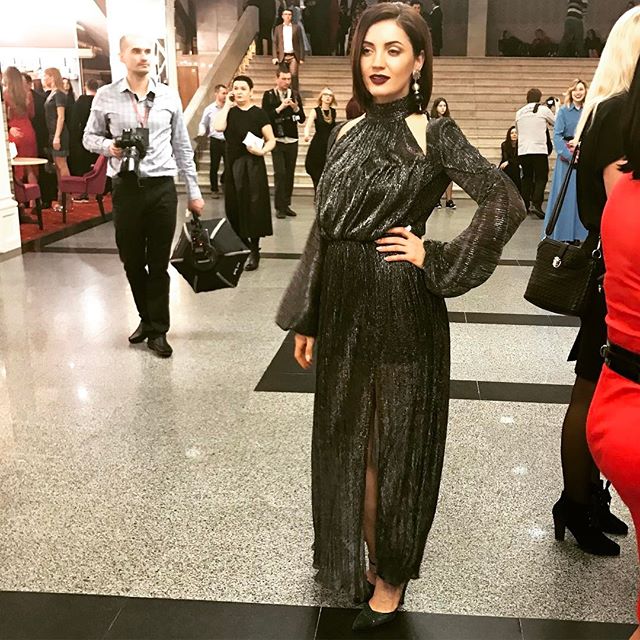 Ничего себе платье: Оля Цибульская примерила традиционный свадебный наряд украинок