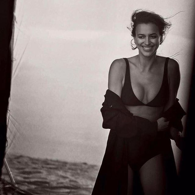 Ирина Шейк похвасталась плоским животом спустя два месяца после родов