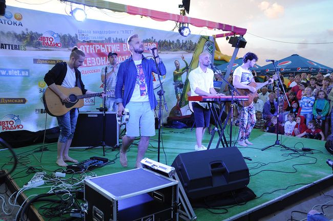 Авиаторы дали концерт на пляже в Затоке