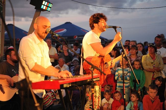 Авиаторы дали концерт на пляже в Затоке
