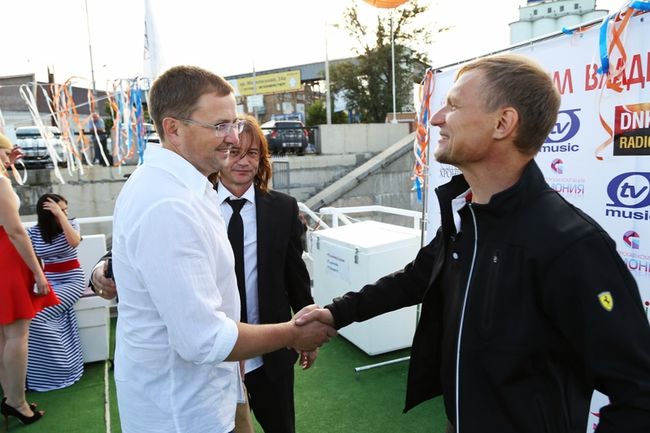 Олег Скрипка поздравил Владимира Дороша с премьерой