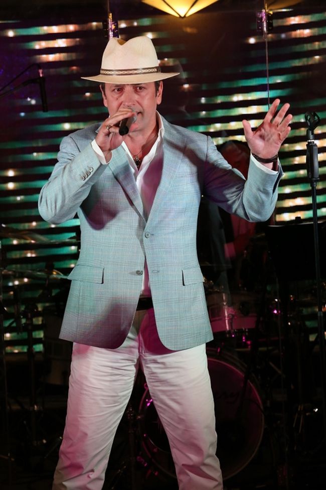 Олег Скрипка поздравил Владимира Дороша с премьерой