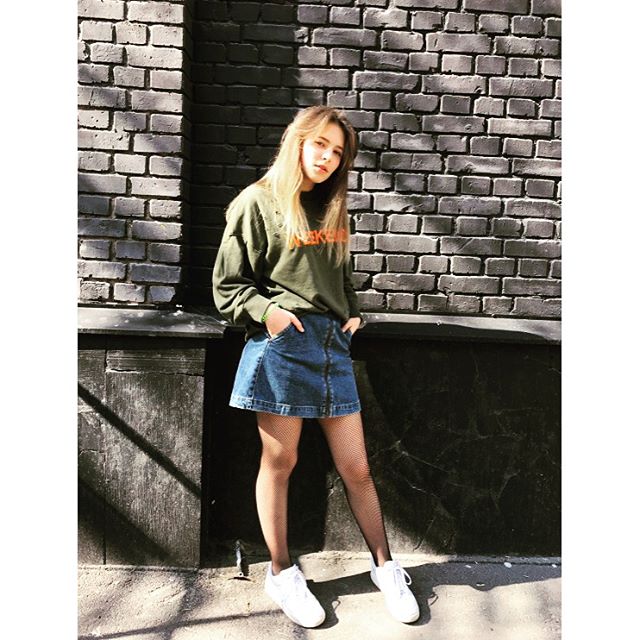 В стиле fashion: старшая дочь Елены Кравец перекрасила волосы в розовый цвет