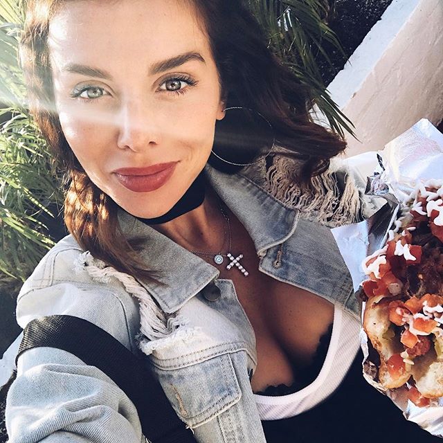 Анна Седокова родила сына