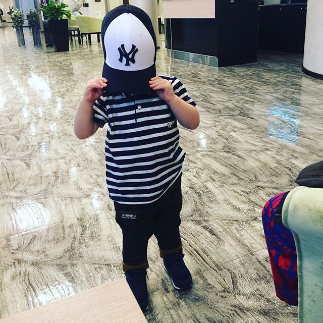 Сергей Лазарев улетел на отдых вместе с поросши сыном Никитой