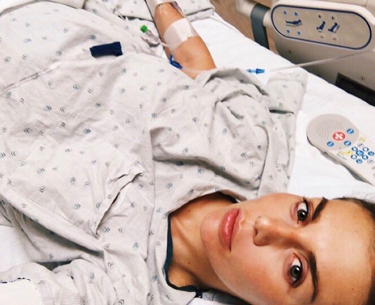 Поклонники беспокоятся о здоровье Анны Седоковой после третьих родов