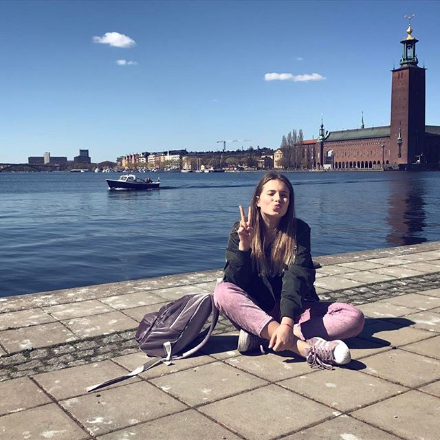В стиле fashion: старшая дочь Елены Кравец перекрасила волосы в розовый цвет
