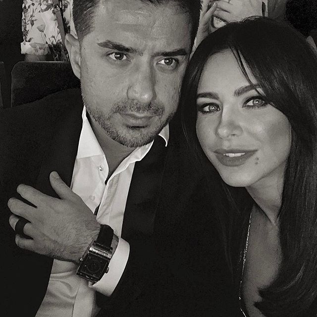 Такая счастливая: Ани Лорак растрогала новым фото с мужем и дочкой