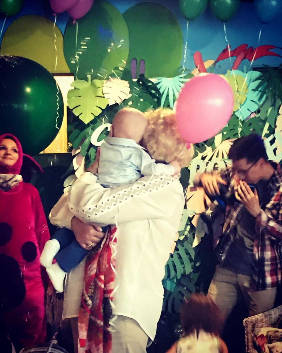 Первый раз на море: Ксения Собчак показала сына на пляже