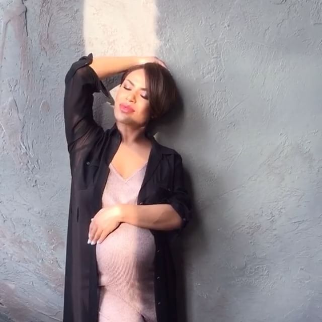 Поклонники поздравляют певицу Гайтану с рождением первенца