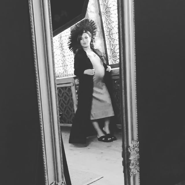 Поклонники поздравляют певицу Гайтану с рождением первенца