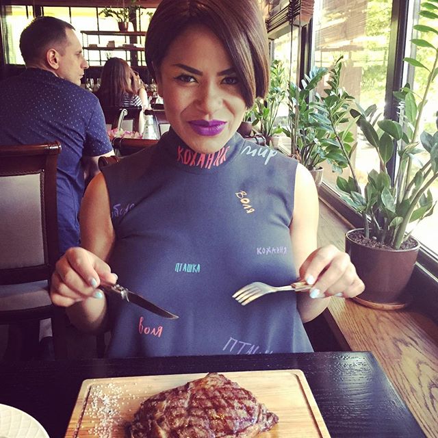 Поклонники поздравляют певицу Гайтану с рождением первенца