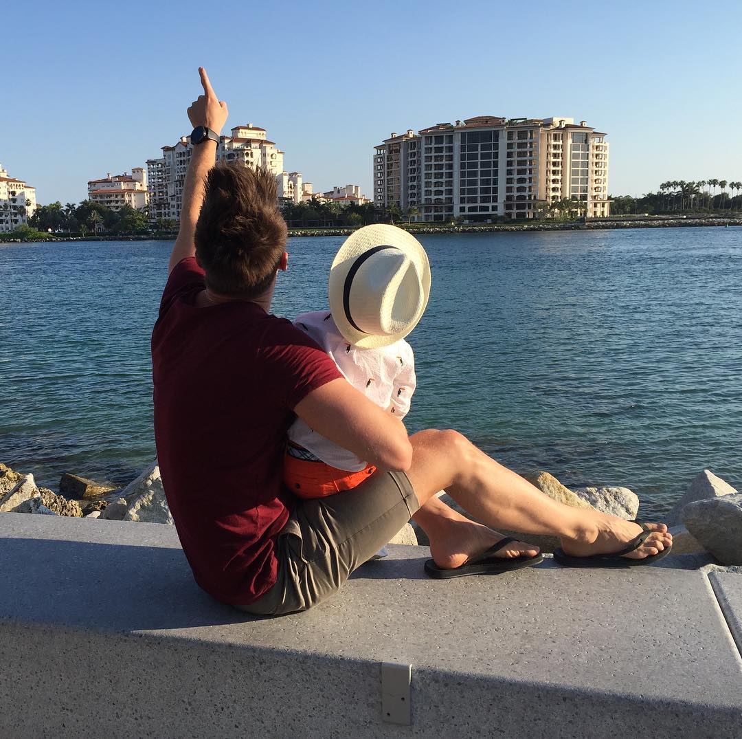 Сергей Лазарев улетел на отдых вместе с поросши сыном Никитой