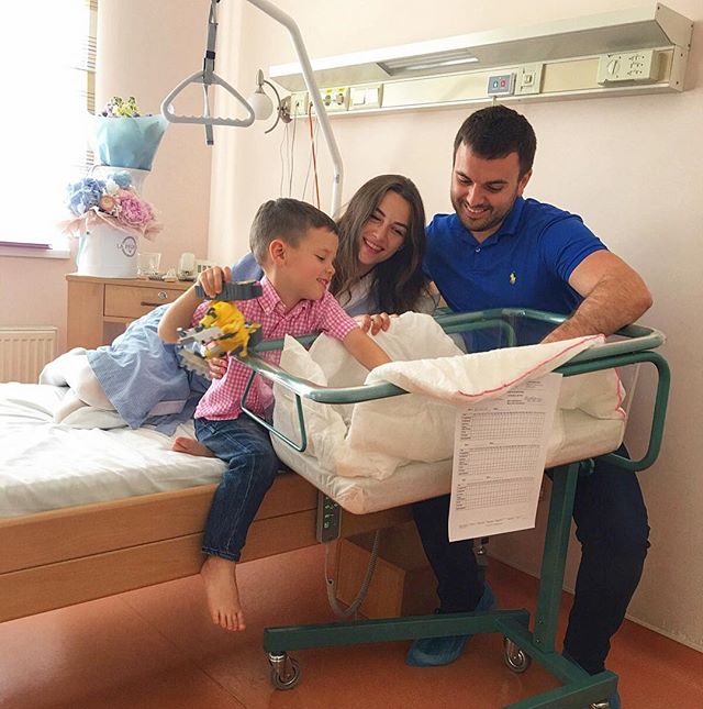 Супруга Григория Решетника поделилась трогательным фото с роддома