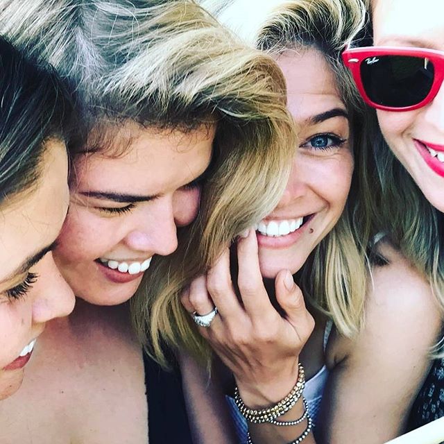 Как похожи! Новое семейное фото Веры Брежневой с сестрами