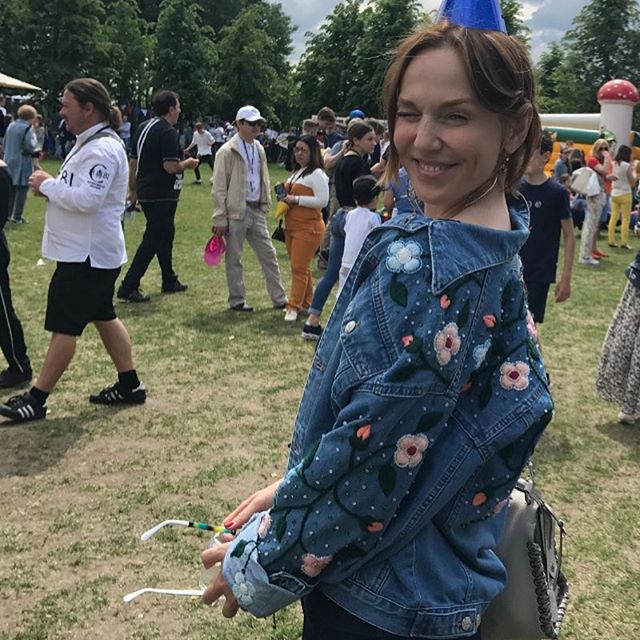 Сама естественность: 38-летняя Альбина Джанабаева восхищает лицом без косметики
