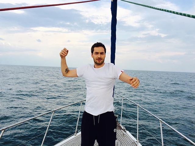 Смена позиций: Дмитрий Черкасов высказался о новом "Холостяке" Рождене Ануси