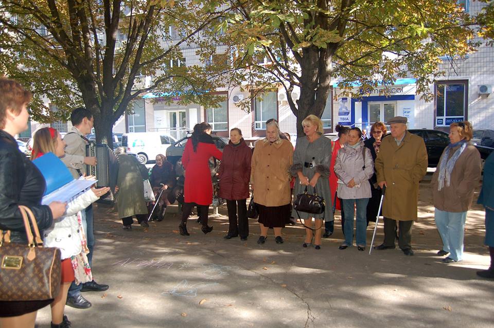 Алина Гросу развлекает избирателей концертами
