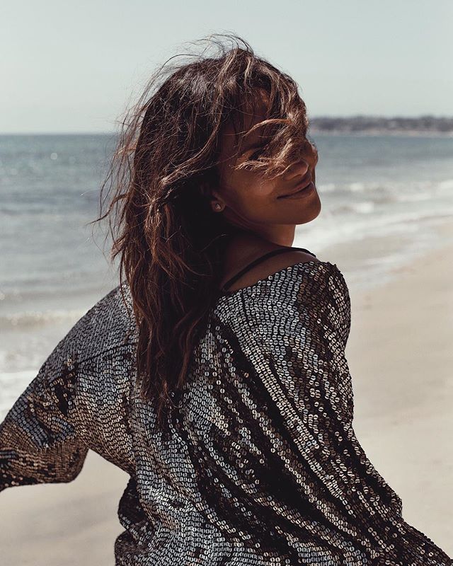 Яркий акцент: 51-летняя Холли Берри покрасила волосы в розовый цвет