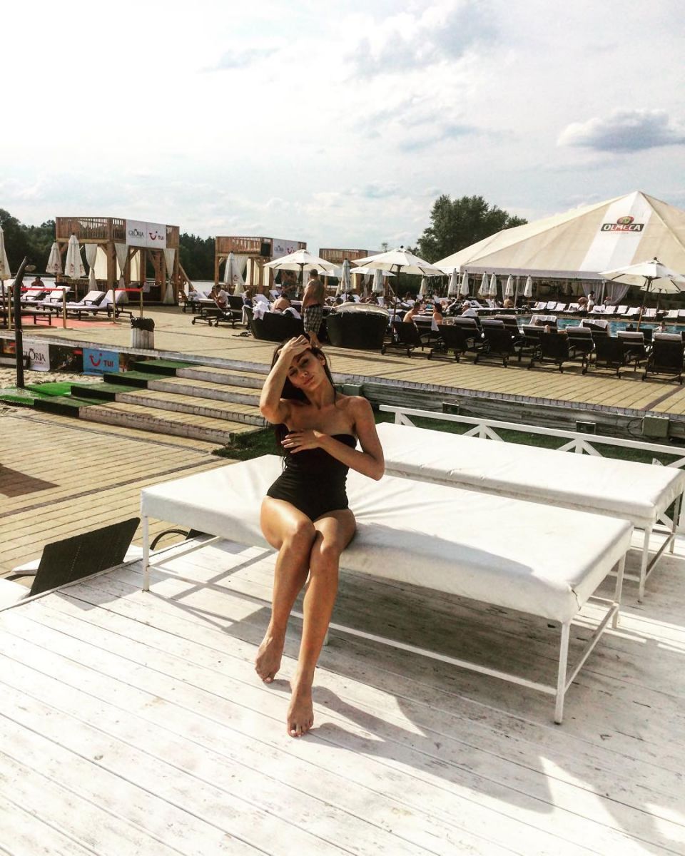 Горячее лето: 20 украинских звезд в купальниках
