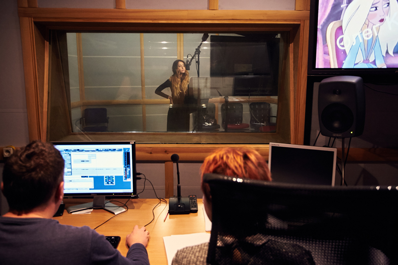 Солистка "Время и Стекло" Надя Дорофеева стала настоящей принцессой 