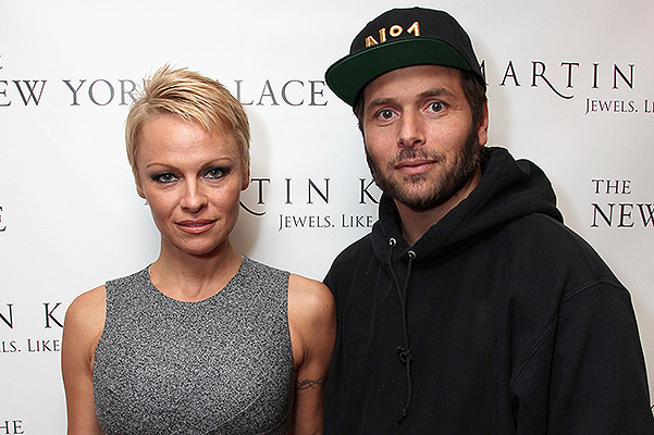 Памела Андерсон подала в суд на своего возлюбленного