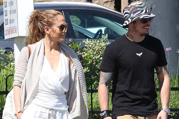 СМИ: Дженнифер Лопес тайно обручилась 