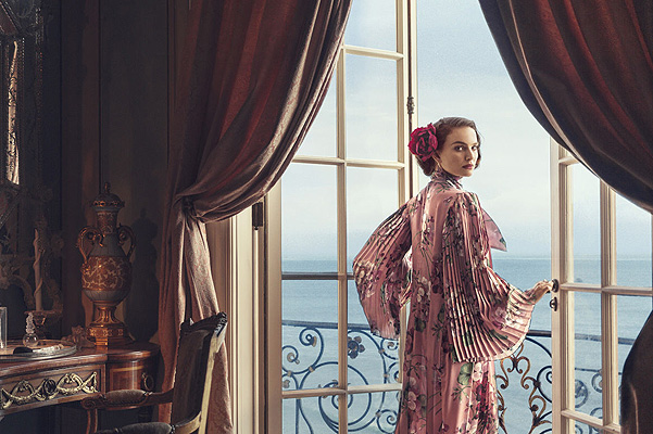 Нежный цветок: элегантная Натали Портман блистает на обложке Harpers Bazaar
