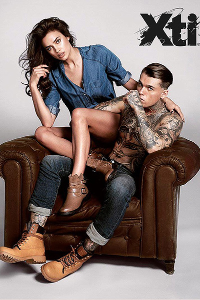 Соблазнительная Ирина Шейк позирует с полуобнаженным мужчиной