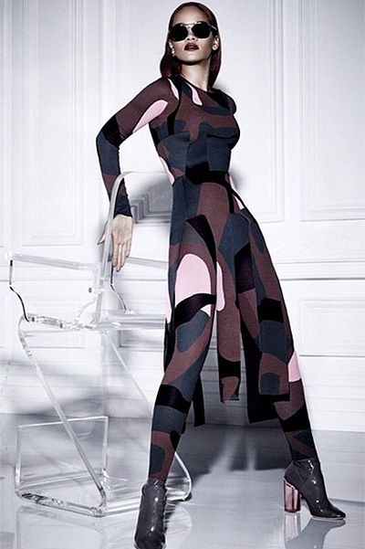 Загадочная Рианна блистает в новой фотосессии Dior