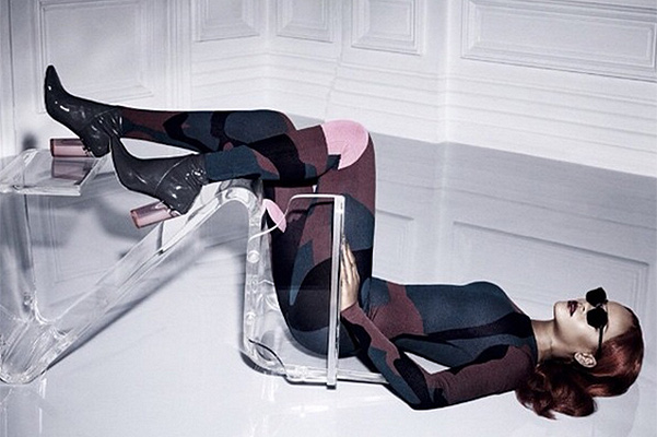 Загадочная Рианна блистает в новой фотосессии Dior