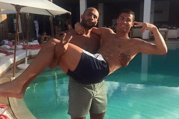 Руководство &quot;Реала&quot; запретило Криштиану Роналду летать к бойфренду в Марокко