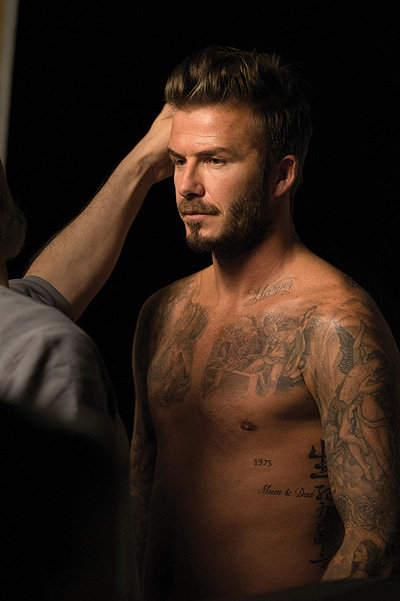 Красавчик Дэвид Бекхэм продемонстрировал идеальное тело в рекламе своего парфюма