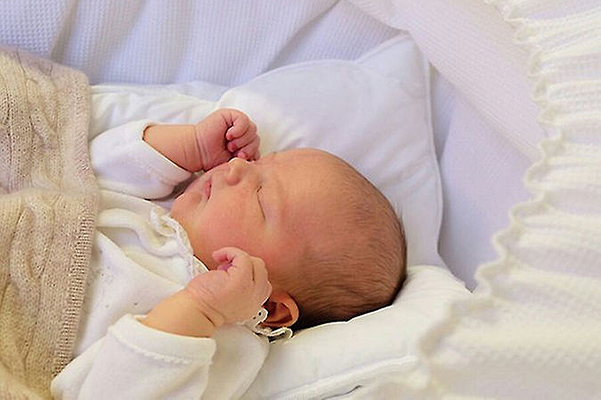 В сети появился первый снимок сына принца Швеции Карла Филиппа