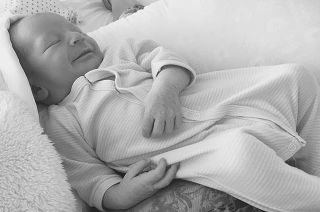 Кэндис Свейнпол опубиковала первое фото новорожденного сына