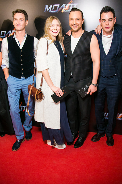 Беременная Оксана Акиньшина продемонстрировала округлившийся живот