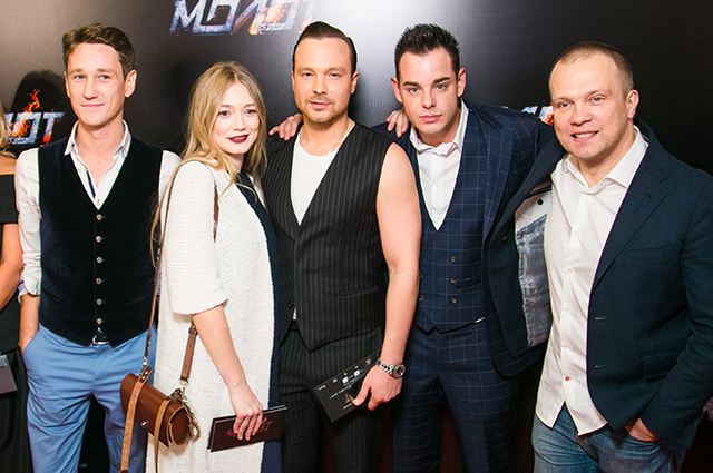 Беременная Оксана Акиньшина продемонстрировала округлившийся живот