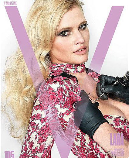 Кендалл Дженнер оголилась и показала огромную татуировку на попе