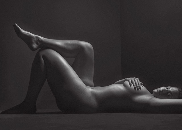 Смело и сверхоткровенно: Эшли Грэм полностью разделась в фотосесии для V Magazine
