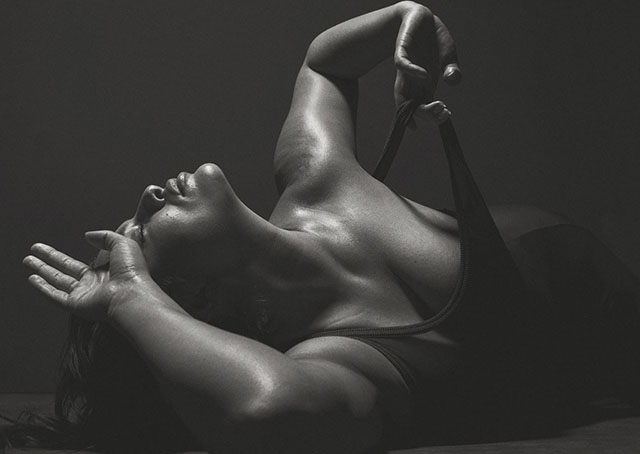 Смело и сверхоткровенно: Эшли Грэм полностью разделась в фотосесии для V Magazine