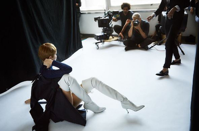 В гигантских сапогах и со стрижкой под мальчика: Джиджи Хадид предстала в новом образе