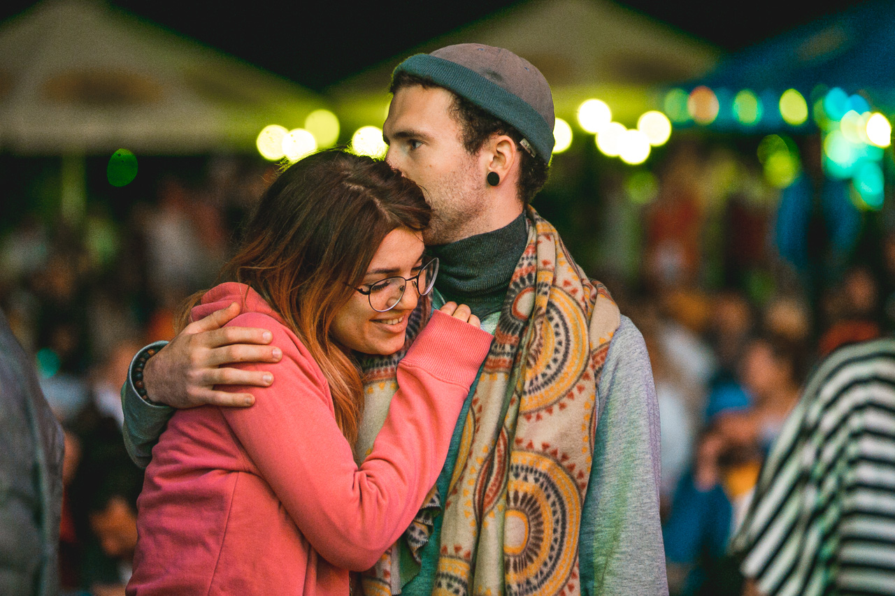 Люди, которые приехали в Черноморск &ndash; именно тот небольшой процент настоящих ценителей хорошей музыки, которые в серости будней могут позволить себе ненадолго остановиться и послушать любимых или новых исполнителей. Люди, которые в этом году приехали на фестиваль, - давние друзья, которые действительно любят джаз, и которые с фестивалем уже очень много лет. 