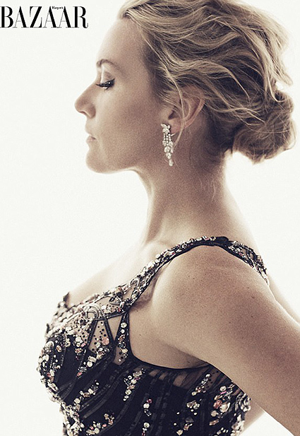 Кейт Уинслет снялась в роскошной фотосессии и призвала девушек не стесняться пышных форм