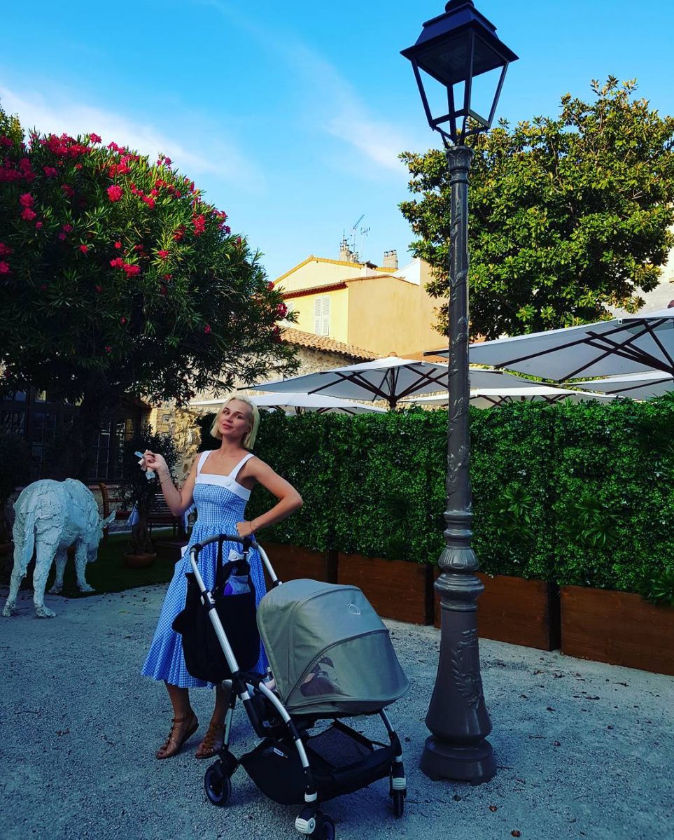 Мальчик или девочка? Полина Гагарина заинтриговала снимком с baby-shower