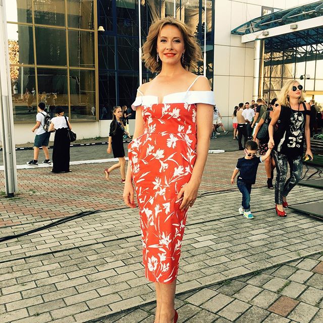 Счастливая мама: Елена Кравец умилила снимком маленьких сына и дочери