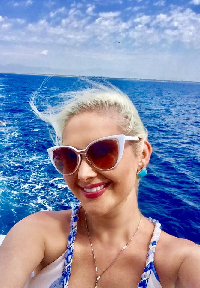 Невероятно: Екатерина Бужинская показала подтянутую фигуру после рождения двойни