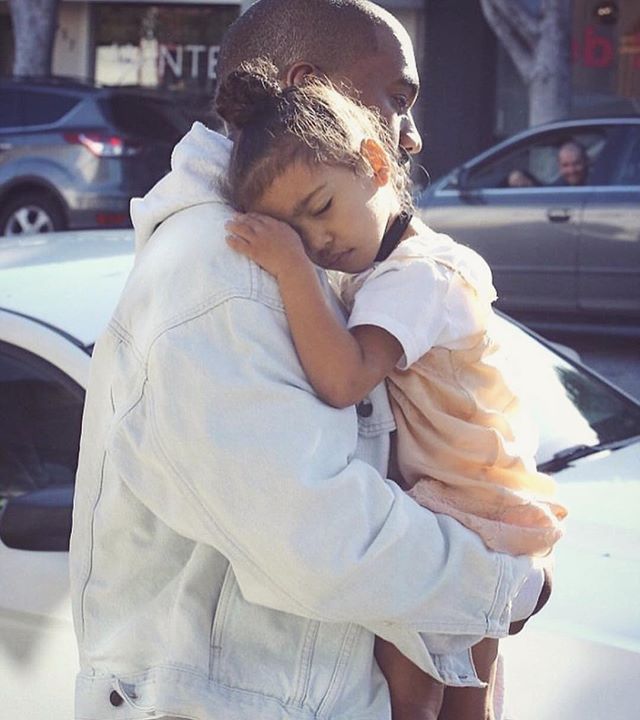 СМИ сообщили пол третьего ребенка Ким Кардашьян и Канье Уэста