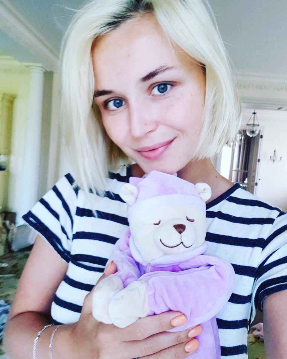 Мальчик или девочка? Полина Гагарина заинтриговала снимком с baby-shower