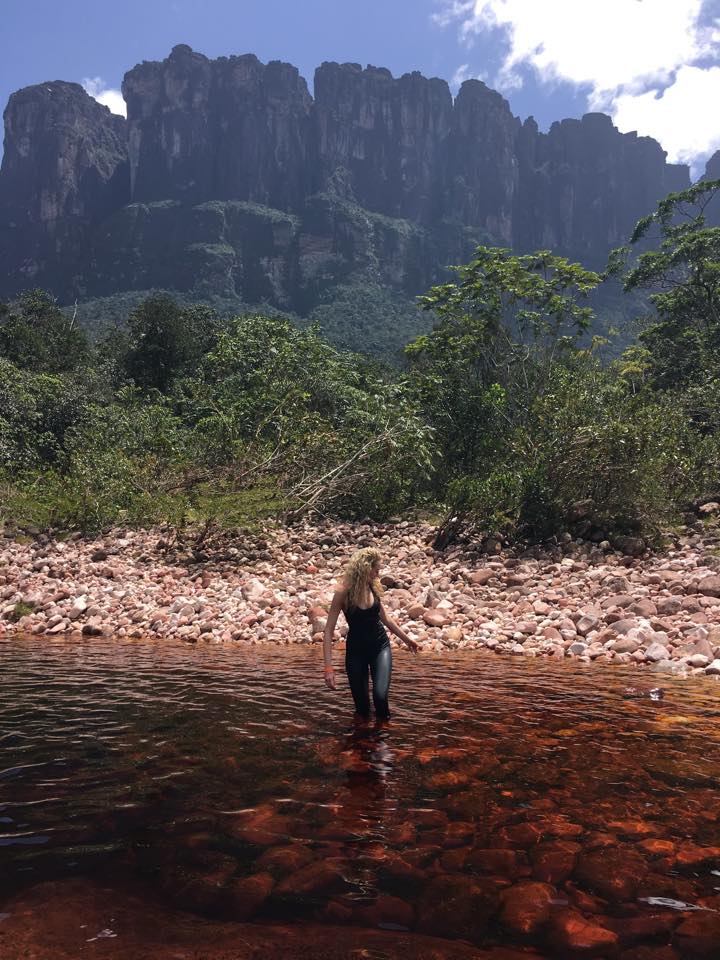 Экзотика вместо подиума: украинский дизайнер Анастасия Иванова отдохнула в Венесуэле