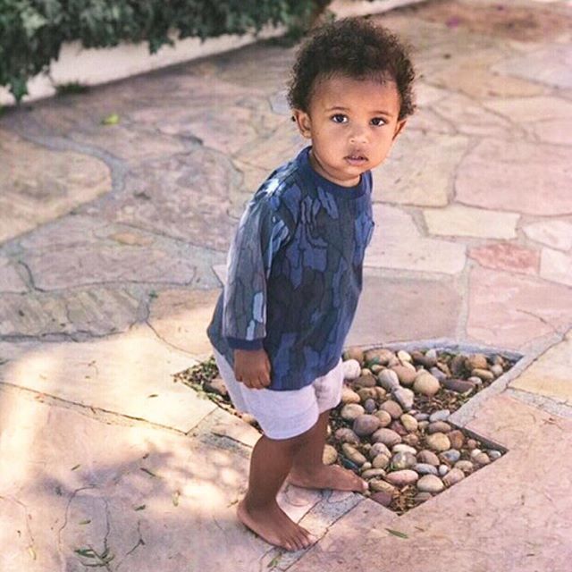 Фотофакт: Ким Кардашьян сделала двухлетнему сыну стильную прическу